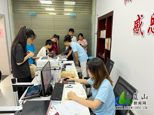 我县高效办理生源地助学贷款 助力学子圆梦大学.jpg