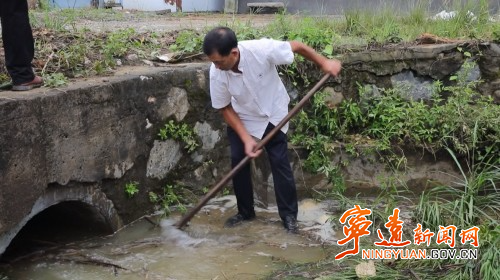宁远：干群生产自救 降低洪涝损失2_副本500.jpg