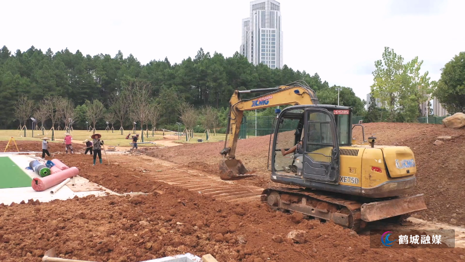 怀化市人民体育公园建设全速推进 预计8月底建成.mp4_20250815_163604.605.jpg