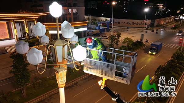 县路灯管理所：点亮居民“幸福路” 筑牢夜间安全网.jpg
