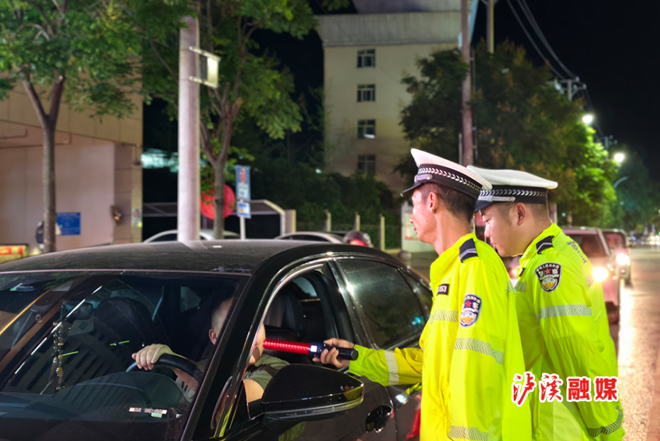 交警.jpg