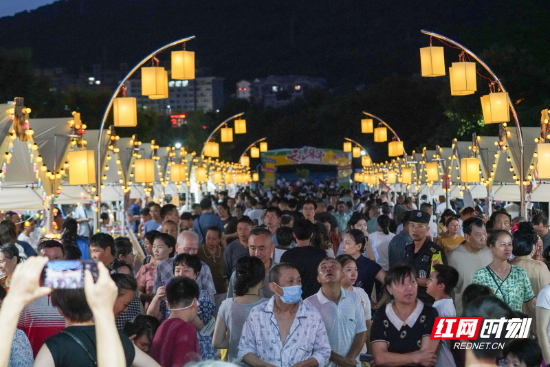 “东江湖文化集市”点亮资兴“夜经济” (2).jpg