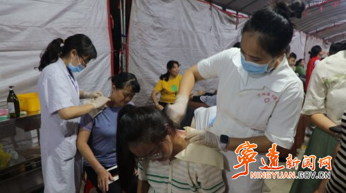 宁远：逛中医夜市 享健康盛宴2_副本500.jpg