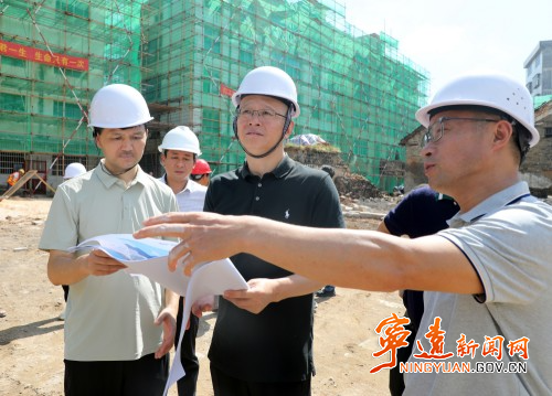 毛政调研重点项目工作 强调加快建设惠及民生_副本500.jpg