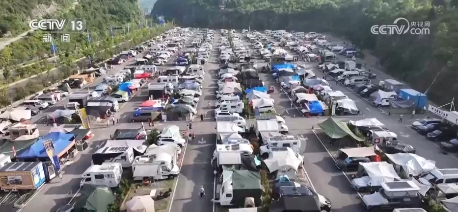 凉爽的经济是“标签”和“绿色水和绿色山脉”