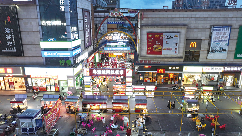 产业园区里长出烟火夜市