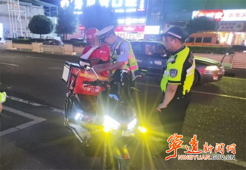 寧遠交警嚴查非法改裝車燈違法行為1_副本500.jpg