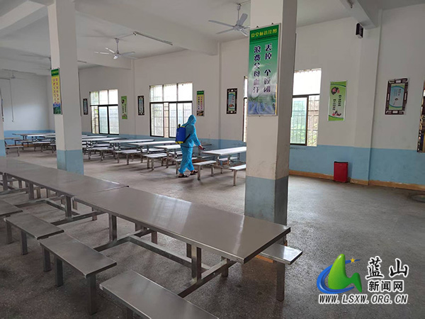 正市学校全面开展开学前校园消杀工作.jpg