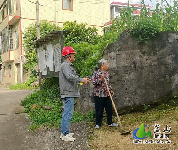 国网蓝山县供电公司开展防外破特巡 筑牢电网安全防线.jpg