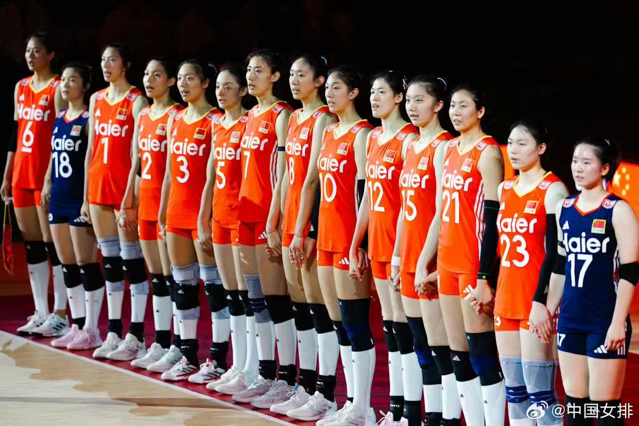 世锦赛开门红！中国女排首胜背后的意外与坚定