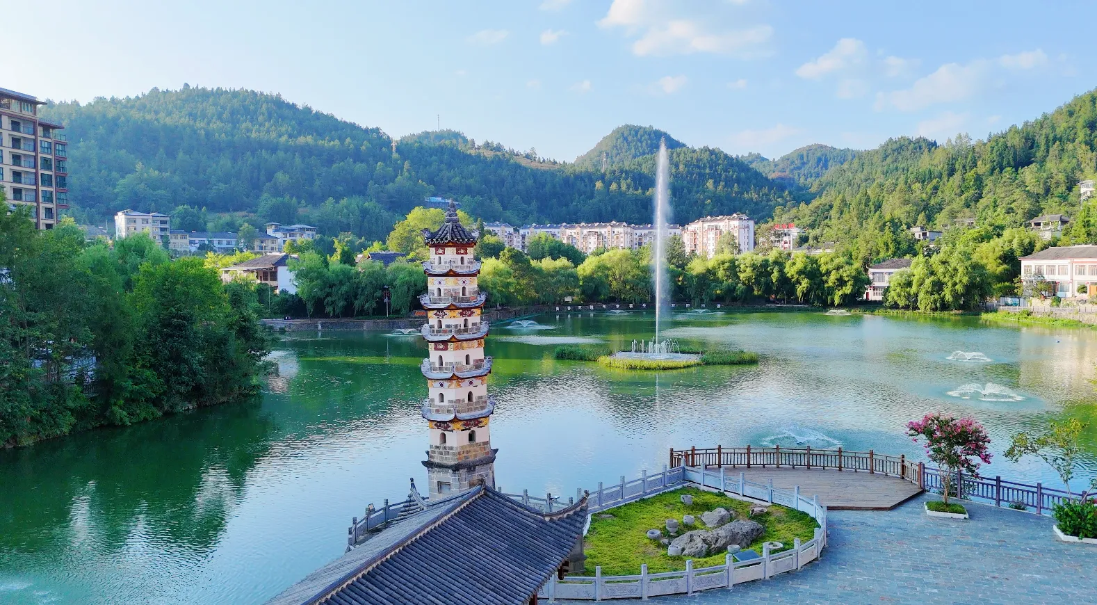 西部的小镇刺激了“标签 - 高”的新兴奋