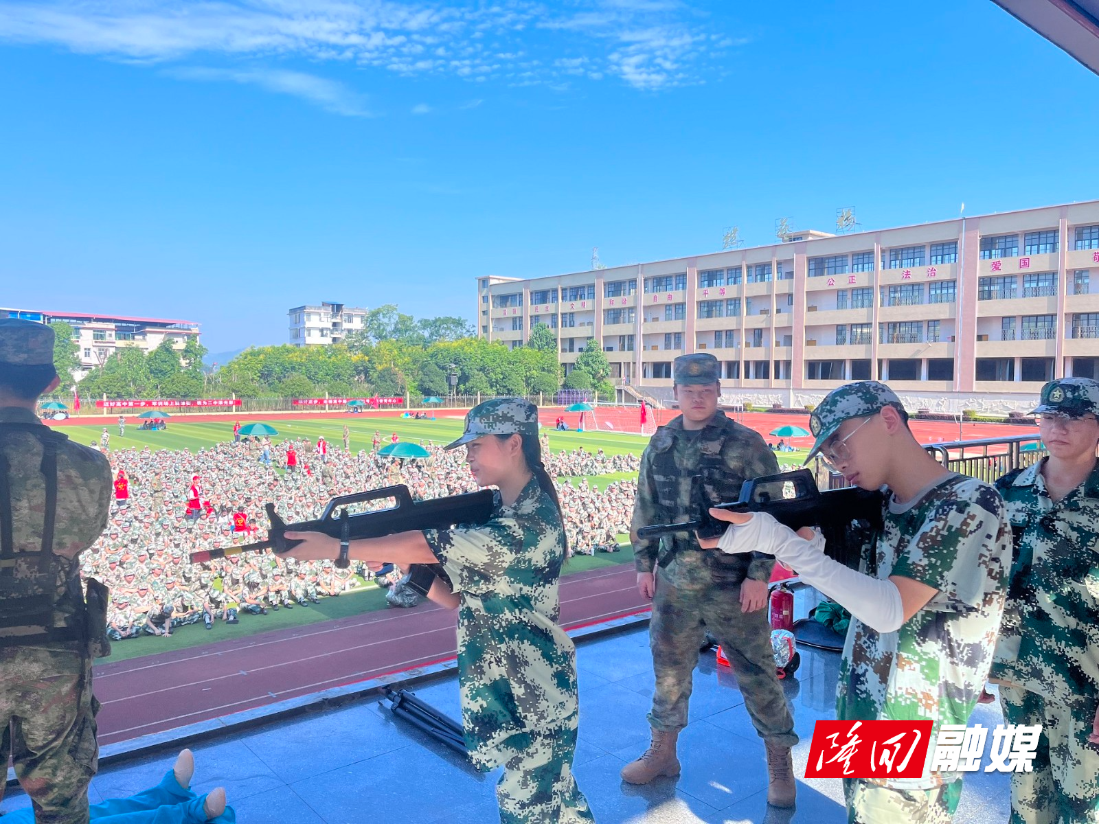 隆回：应急技能进校园 点燃学子强国梦(图1)