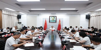 郑湘主持召开书记专题会