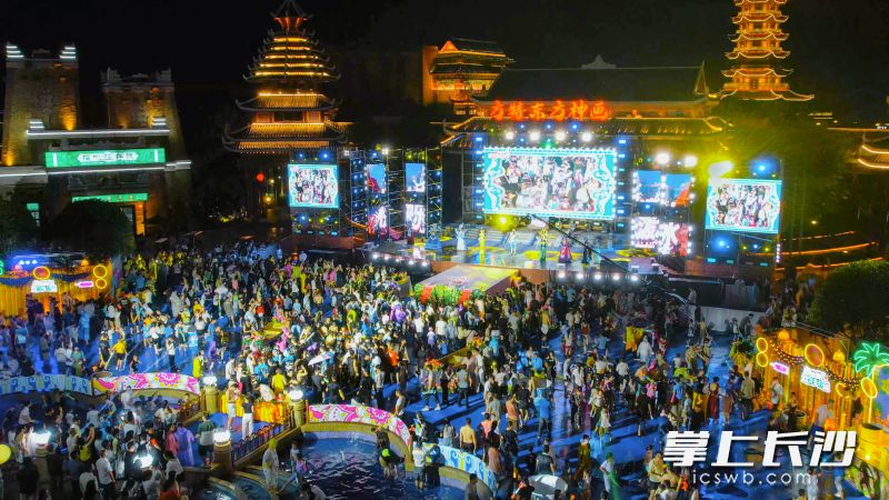 长沙方特东方神画将以“七夕良缘夜”为主题，将中式浪漫与游玩完美结合。