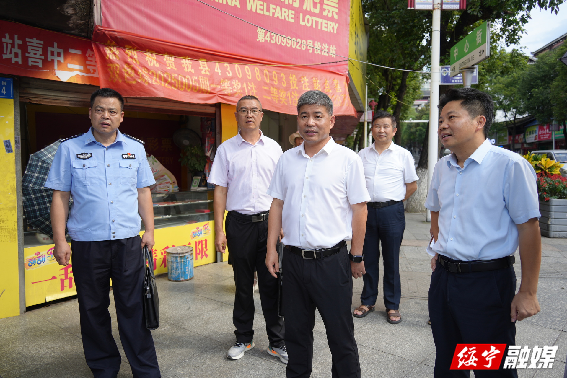 佘芝云调研督导文明城市建设工作(图2)