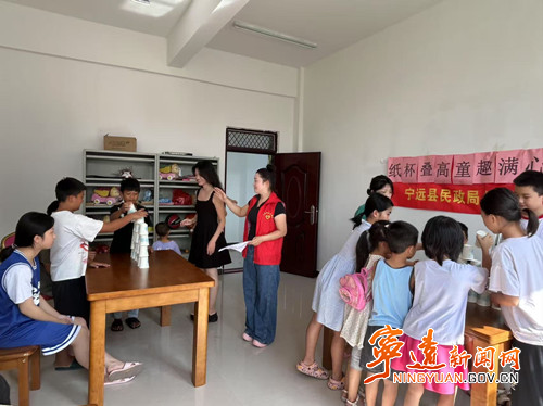 宁远文庙街道：留守儿童乐享纸杯叠高趣味赛_副本500.jpg