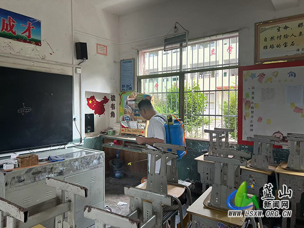 太平学校召开秋季开学“两热”防控安全工作会议.jpg