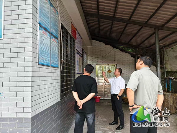 浆洞瑶族乡开展开学前安全生产检查 筑牢校园安全防线.jpg