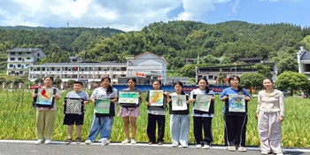 统溪河镇学校开学第一课：稻田里的“自然课堂”与劳动教育实践