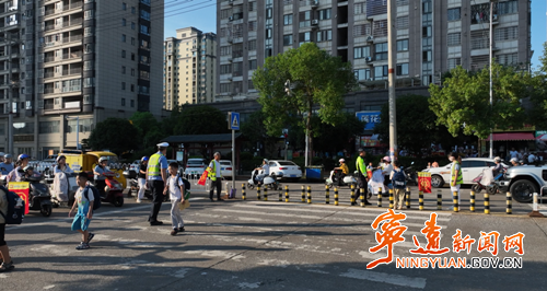 宁远：站好“护学岗” 守护学生出行安全_副本500.png
