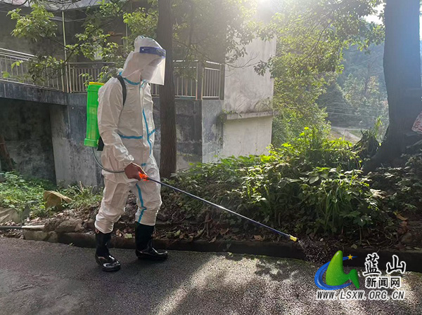 汇源瑶族乡开展基孔肯雅热防治行动.jpg