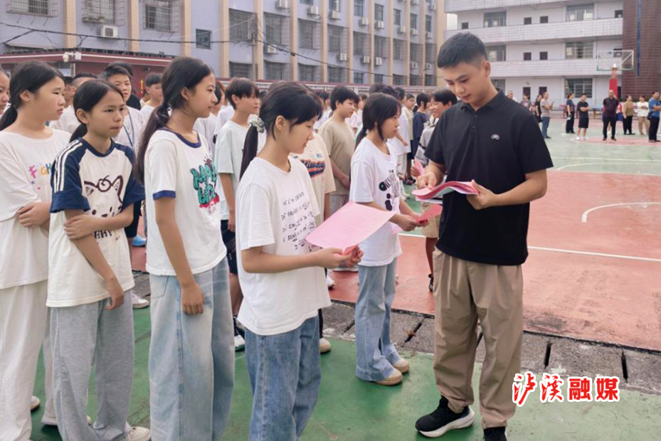 溪洗镇开学2.jpg