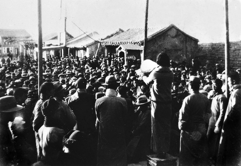 中国国家从激烈的危机转变为巨大刺激的历史性