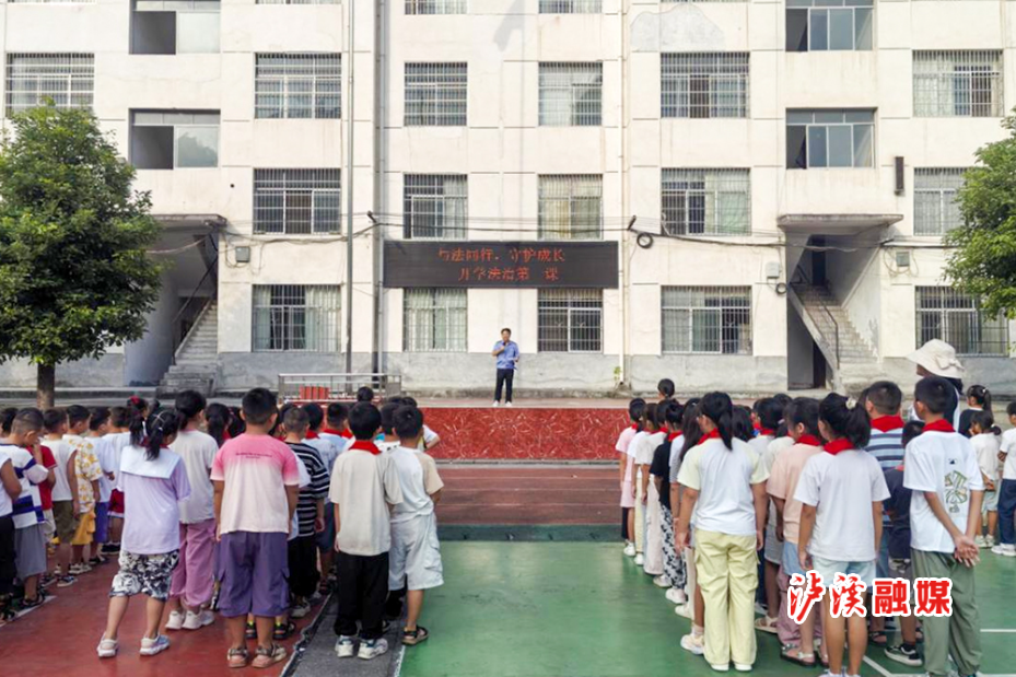 溪洗镇开学.jpg