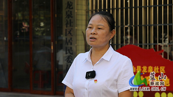 蓝山县各界集中观看抗战胜利80周年阅兵 邓霄燕.jpg