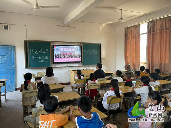 蓝山县各中小学组织观看纪念中国人民抗日战争暨世界反法西斯战争胜利80周年大会直播（一）1.jpg