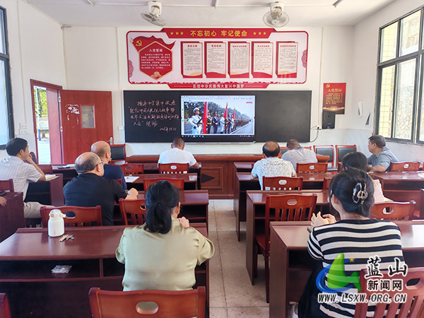 蓝山县各中小学组织观看纪念中国人民抗日战争暨世界反法西斯战争胜利80周年大会直播（三）3.jpg