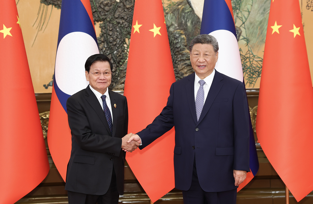 习近平与老挝人民革命党中央委员会秘书长和汤