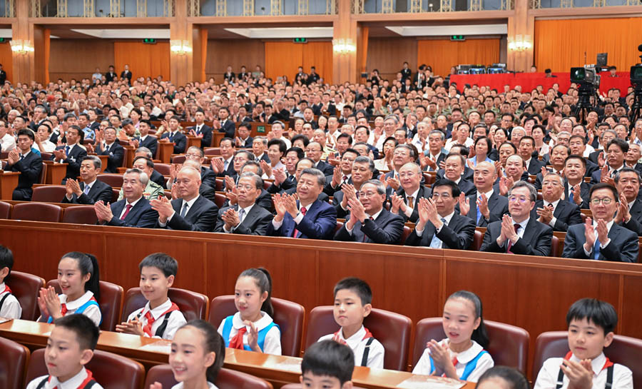 文学党纪念了对日本入侵的战争战争胜利80周年，