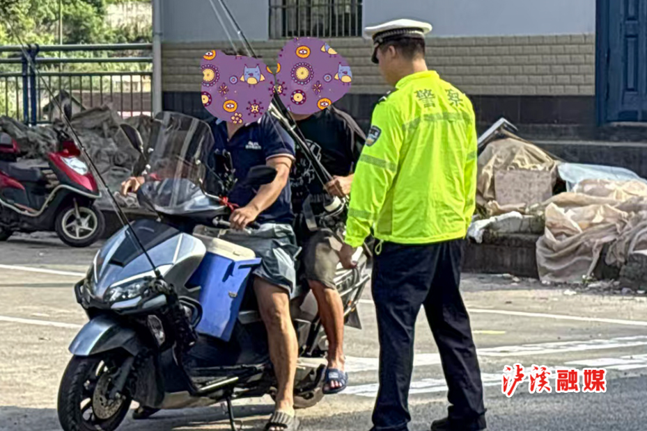 交警赶集日查车.jpg