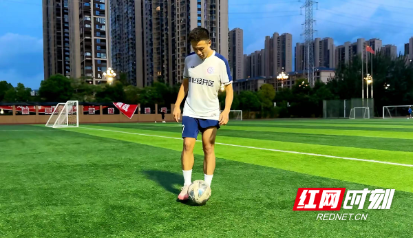 刘鹏飞练球.jpg