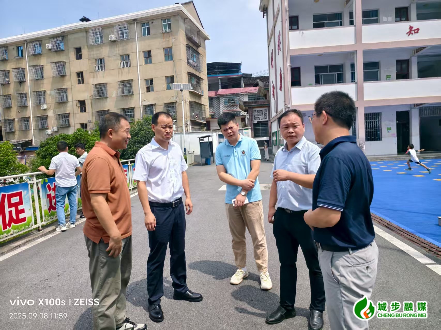 曾艺到县希望小学调研食品安全及校园餐工作(图1)