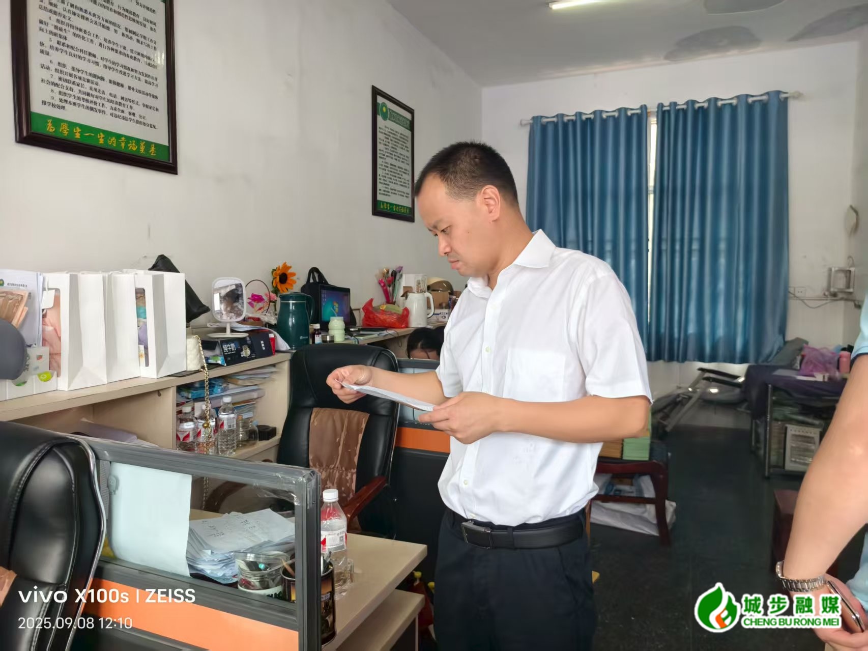 曾艺到县希望小学调研食品安全及校园餐工作(图2)