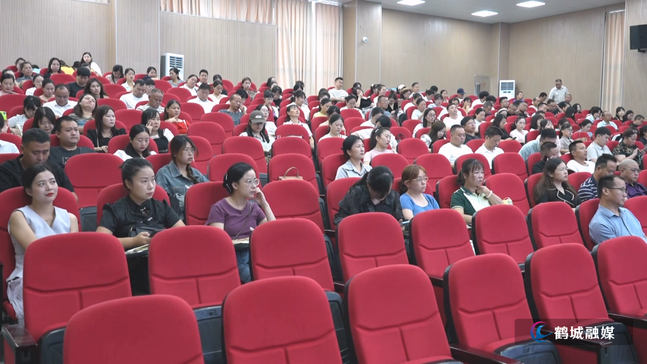鹤城区召开校园食品安全培训会  守护学生“舌尖上的安全”（半成品）.mp4_20250910_161624.309.jpg