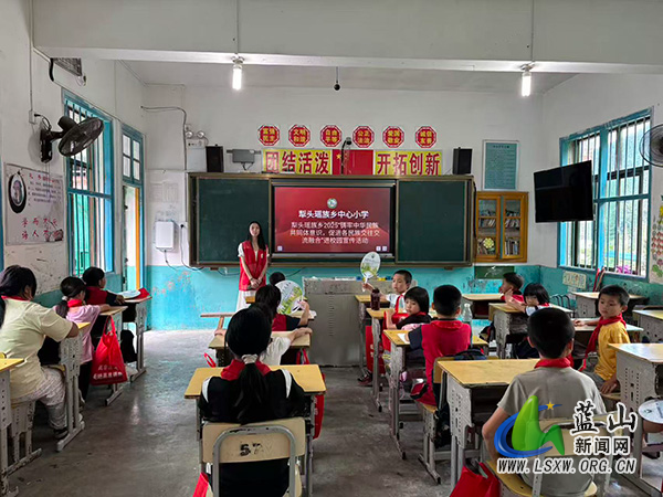 犁头瑶族乡开展民族团结进步宣传月活动.jpg