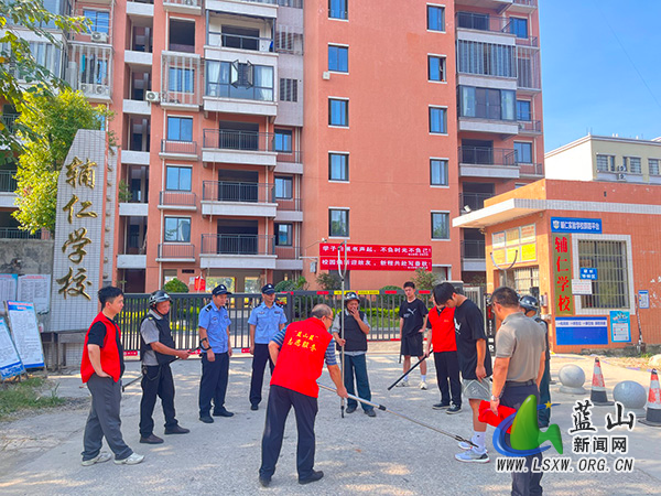 辅仁实验学校开展反恐防暴演练.jpg