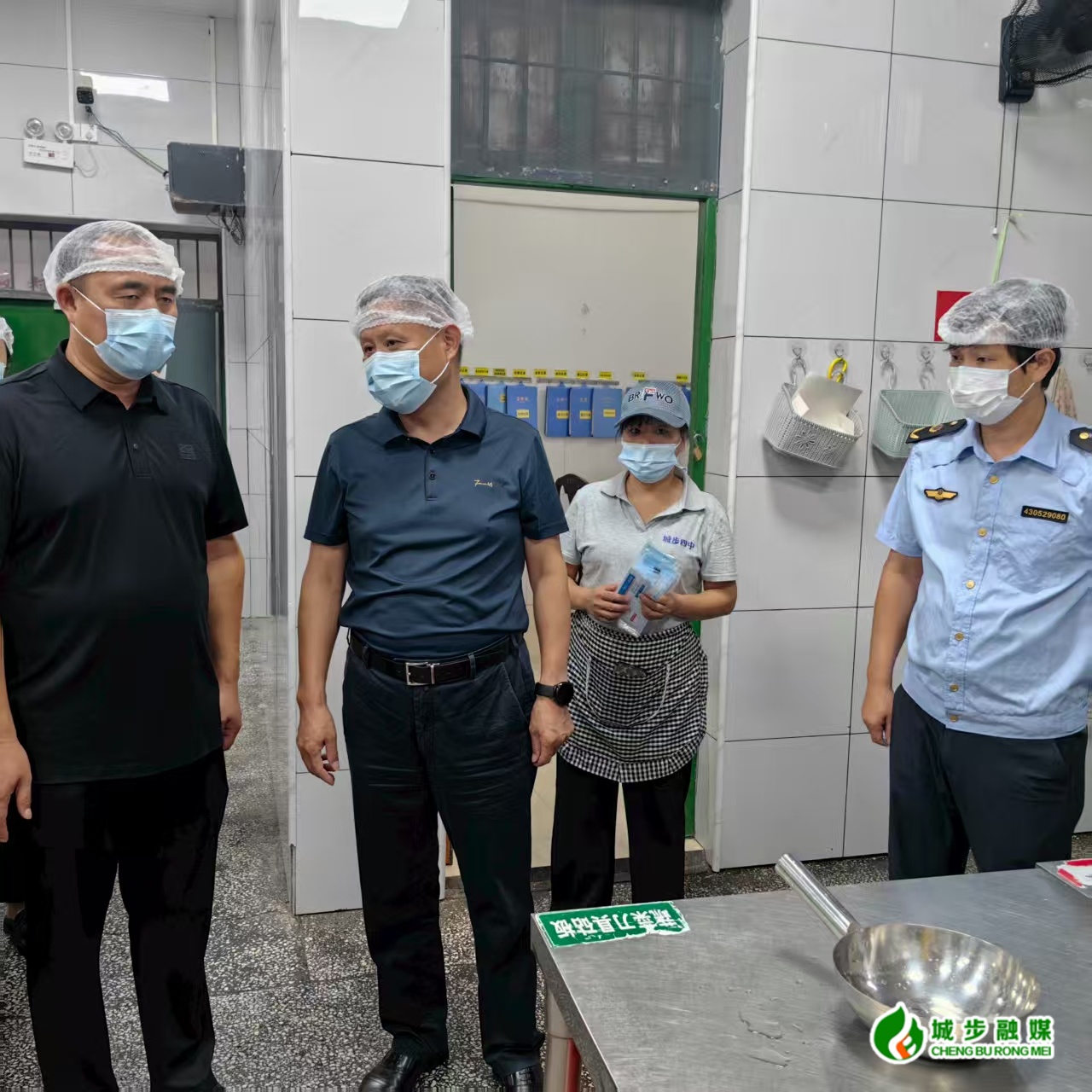 唐国到城步四中调研食堂食品安全工作(图1)