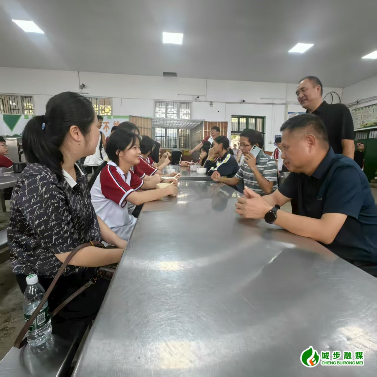 唐国到城步四中调研食堂食品安全工作(图2)