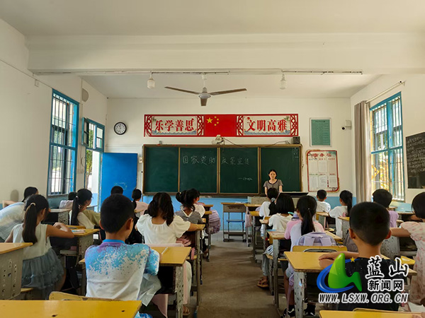 早禾学校开展学生资助政策宣传主题班会.jpg