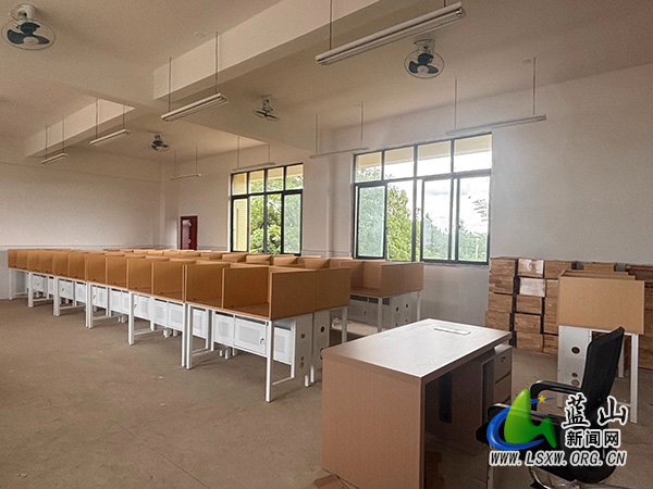 正市学校电脑室升级改造启动，师生满怀期待迎“新”机.jpg