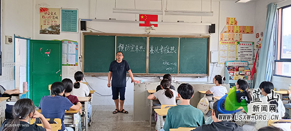 大桥学校：开学消杀防蚊不松懈，“两热”宣传入班入心.jpg