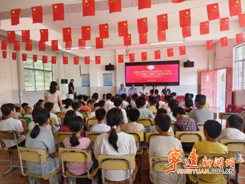 宁远棉花坪瑶族乡：多部门联合开展校园安全宣讲_副本500.jpg
