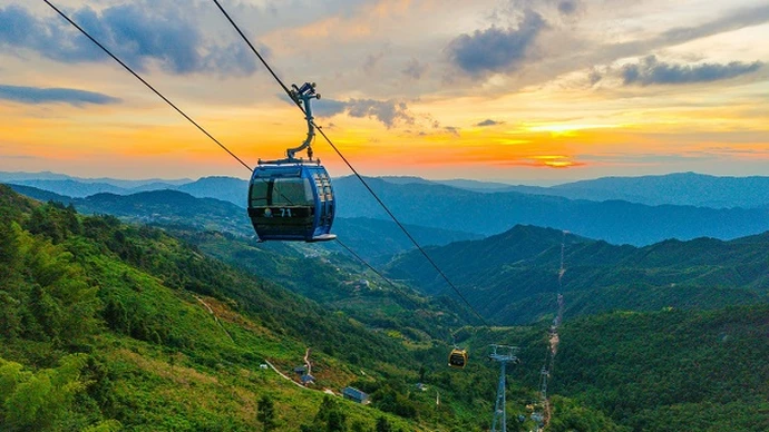 全球最长高山索道启航