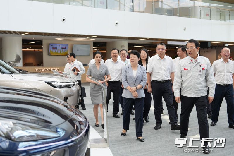 吴桂英在广汽集团番禺总部考察交流。 均为长沙晚报全媒体记者 郭雨滴 摄 吴桂英在广汽集团番禺总部考察交流。 均为长沙晚报全媒体记者 郭雨滴 摄