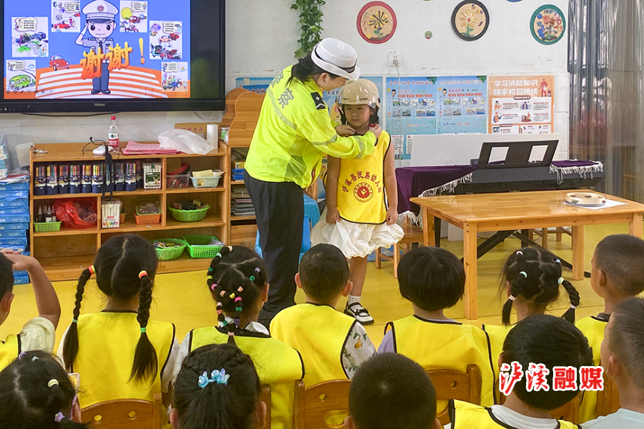 交警队幼儿园宣传.jpg