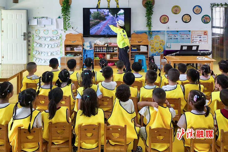 交警队幼儿园宣传.jpg2.jpg
